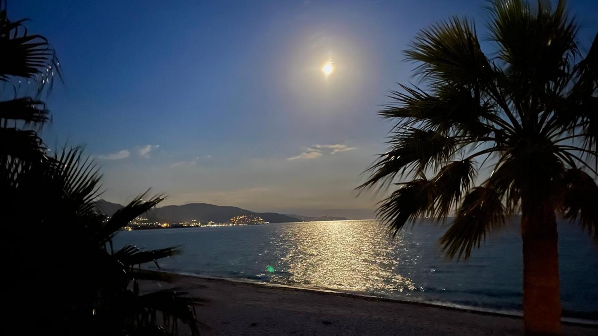 Villa By The Beach Sant'Andrea  외부 사진