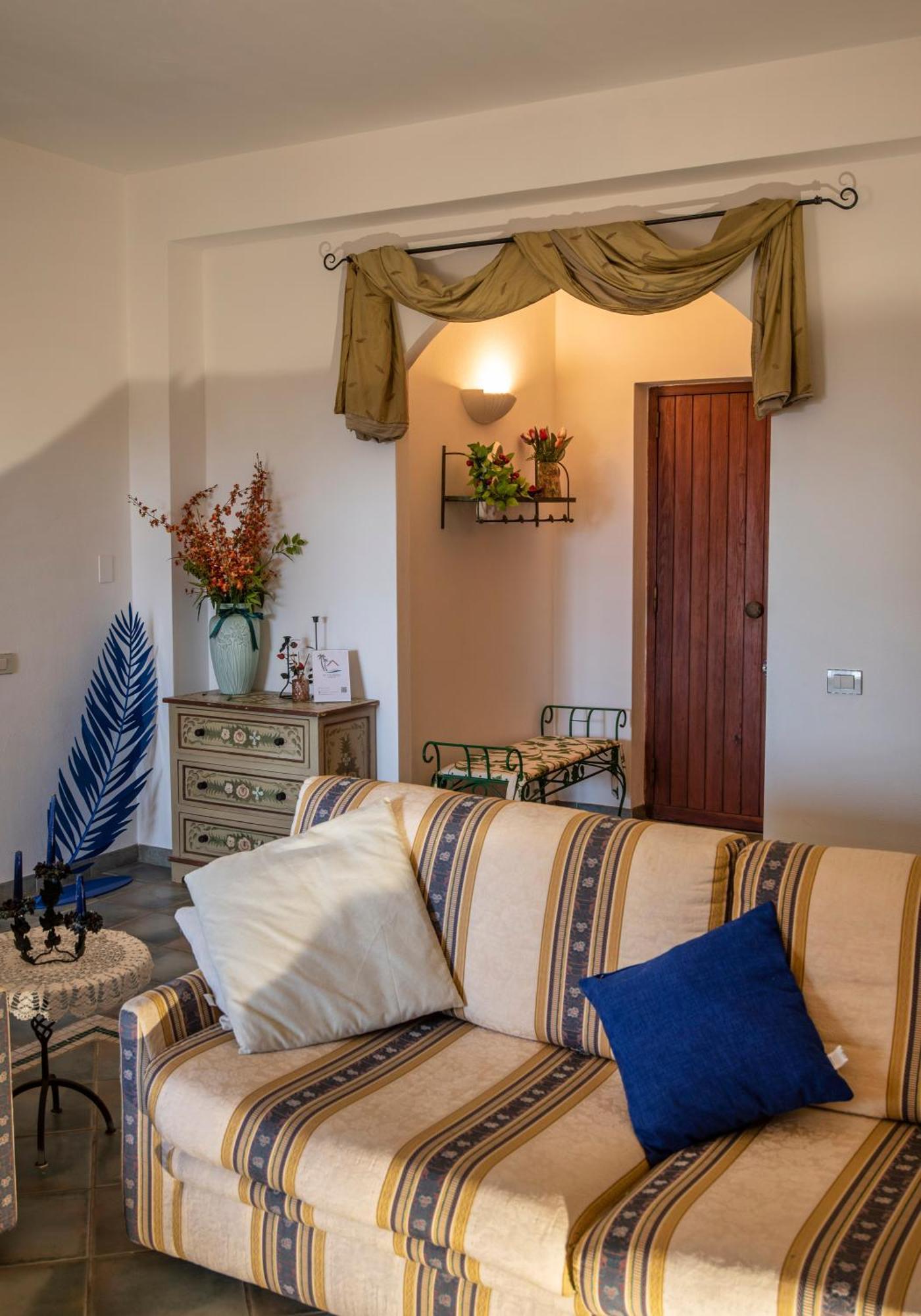 Villa By The Beach Sant'Andrea  외부 사진