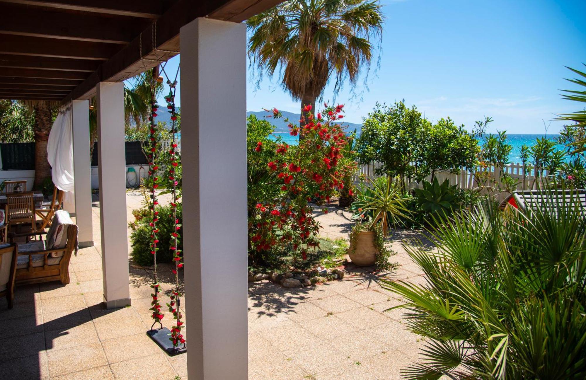 Villa By The Beach Sant'Andrea  외부 사진