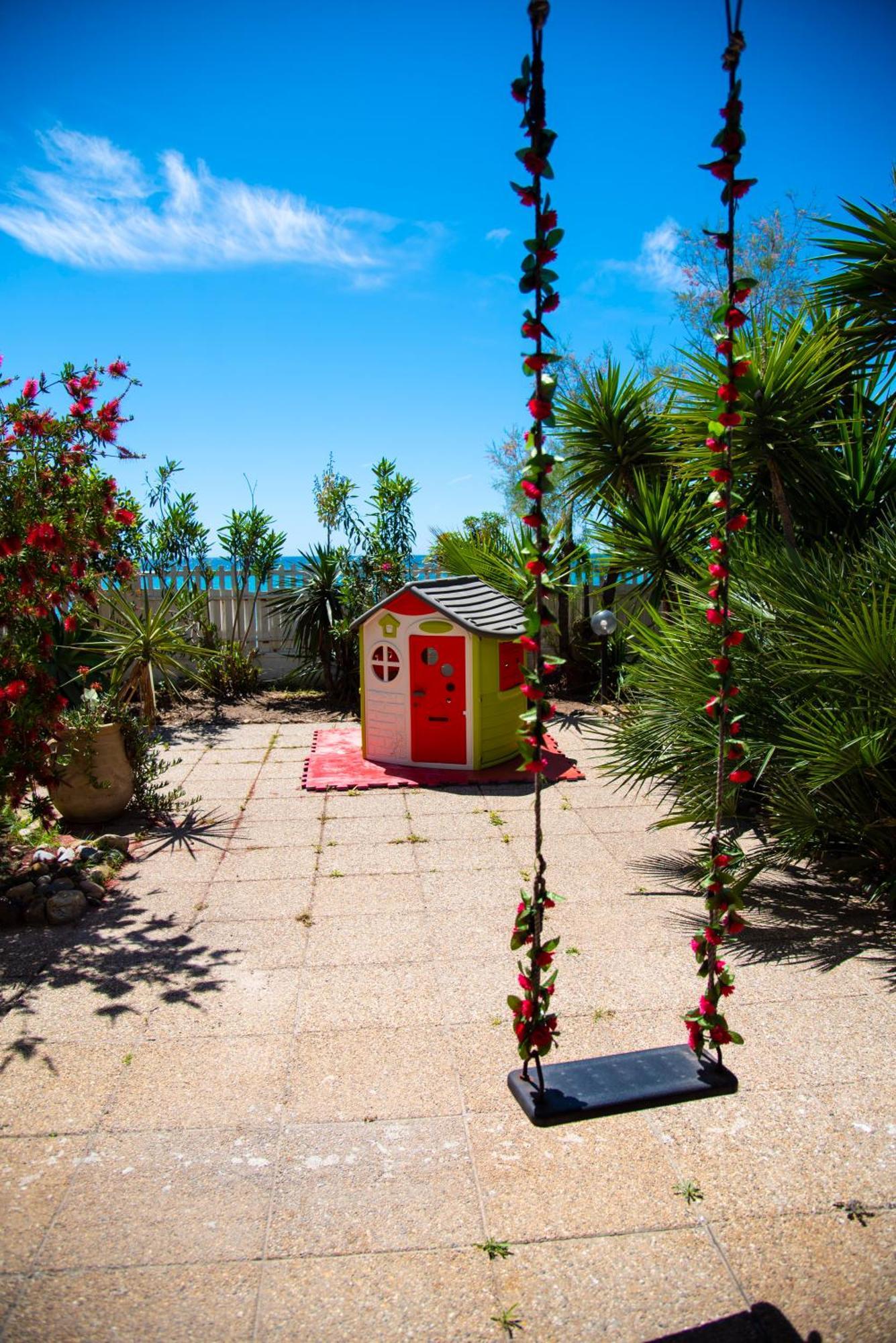 Villa By The Beach Sant'Andrea  외부 사진